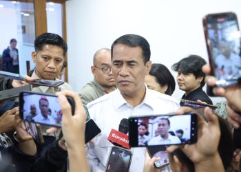 Dengar Keluhan soal Pupuk Telat, Mentan Amran: Tunjuk Tempatnya, Izinnya Saya Cabut