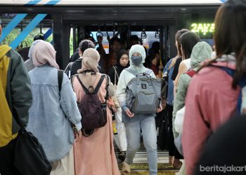 Hujan dan Kepadatan Lalu Lintas Picu Keterlambatan Sejumlah Layanan Transjakarta