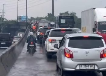 Banjir Rendam 1 RT dan 8 Ruas Jalan di Jakarta, BPBD DKI Kerahkan Petugas