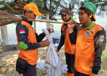 Sudin LH Kepulauan Seribu Angkut 2,9 Ton Sampah saat Libur Tahun Baru 2026
