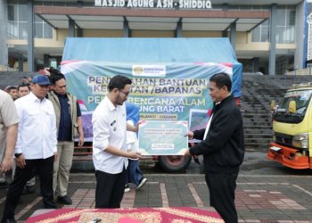 Mentan Amran Salurkan 24 Truk Bantuan Korban Longsor Cisarua, Dorong Solusi Permanen Cegah Bencana