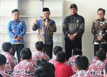 Menteri Abdul Mu’ti Tinjau Sekolah Rakyat di UNESA