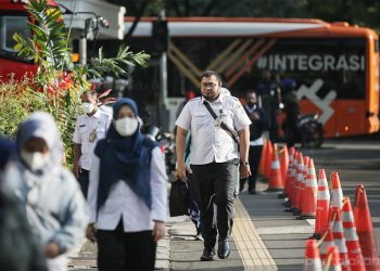 Pemprov DKI Wajibkan ASN Naik Transportasi Umum, Pelanggar Siap Terima Sanksi