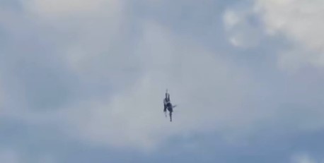 Dua Jet Tempur AS Tabrakan di Udara Tabrakan jet tempur Amerika